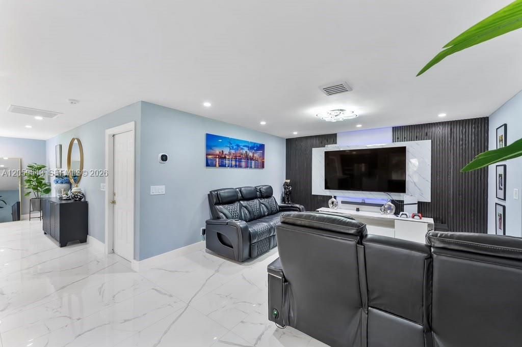 En Venta: $640,000 (3 camas, 2 baños, 1590 Pies cuadrados)