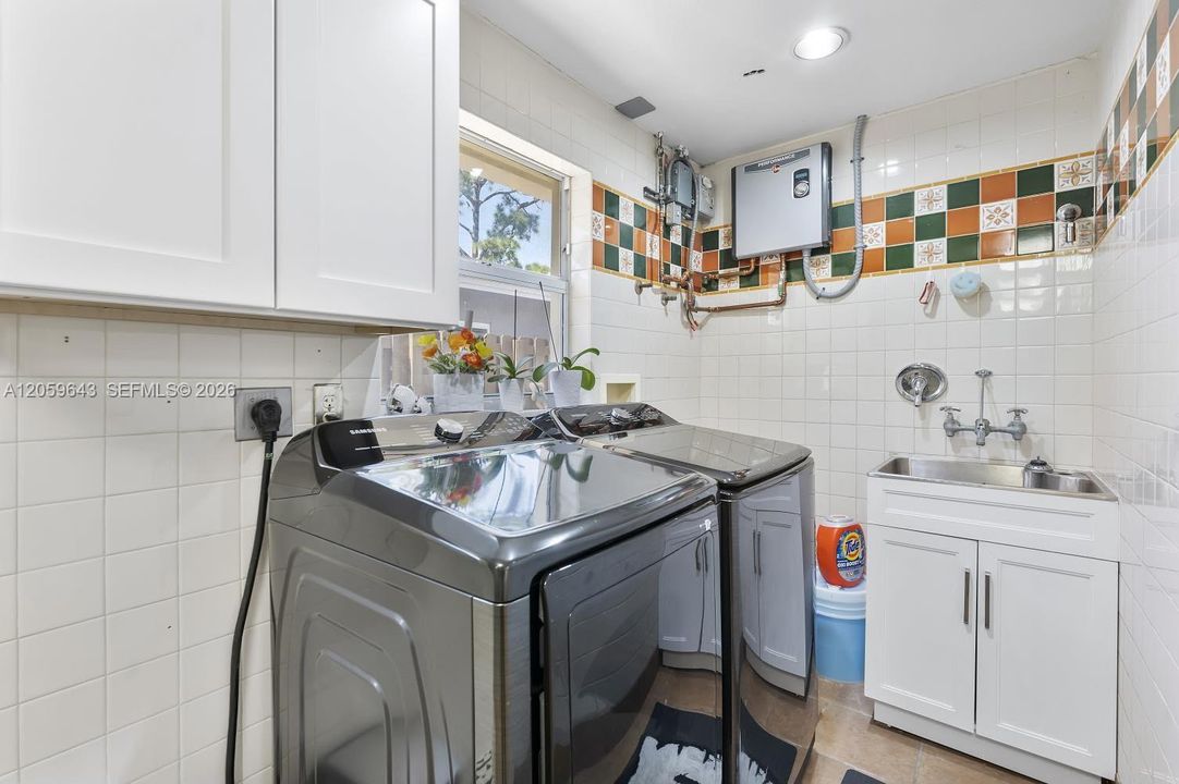 En Venta: $640,000 (3 camas, 2 baños, 1590 Pies cuadrados)