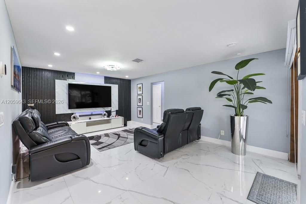 En Venta: $640,000 (3 camas, 2 baños, 1590 Pies cuadrados)