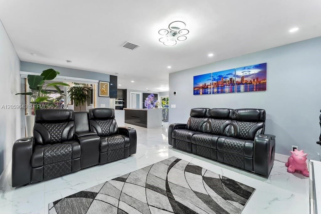 En Venta: $640,000 (3 camas, 2 baños, 1590 Pies cuadrados)