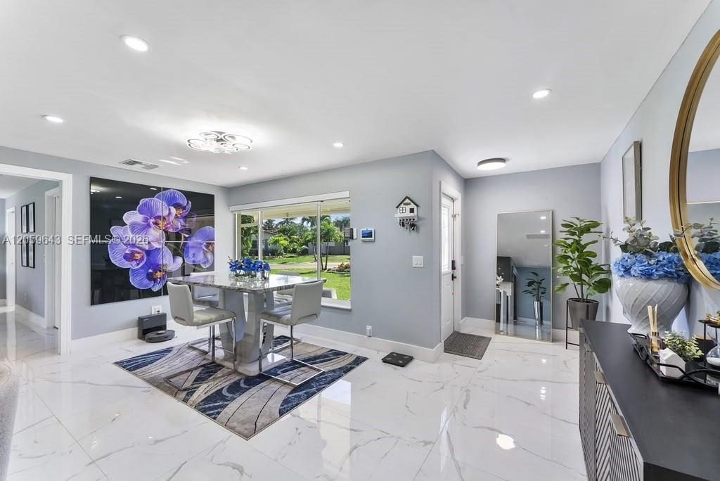 En Venta: $640,000 (3 camas, 2 baños, 1590 Pies cuadrados)