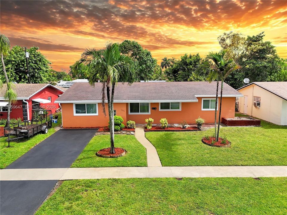 For Sale: $454,900 (3 beds, 2 baths, 1440 Square Feet)