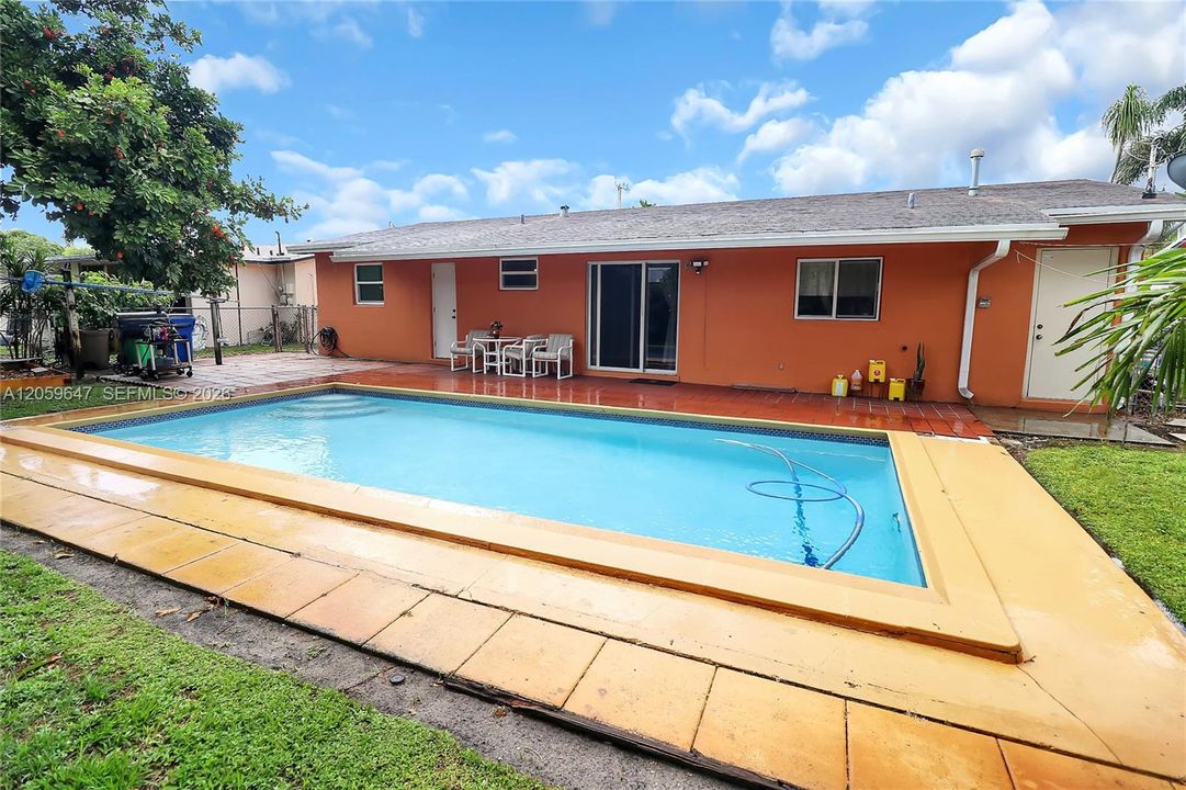 For Sale: $454,900 (3 beds, 2 baths, 1440 Square Feet)