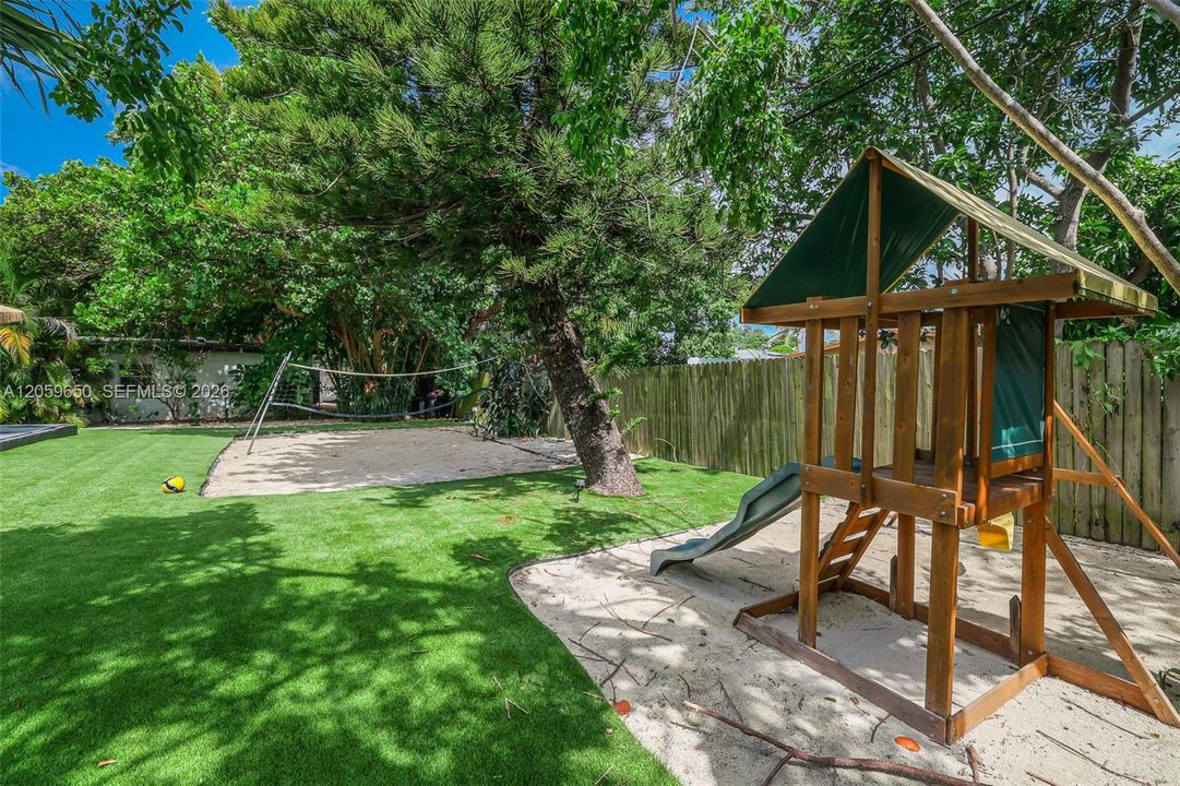 For Sale: $860,000 (4 beds, 2 baths, 1320 Square Feet)