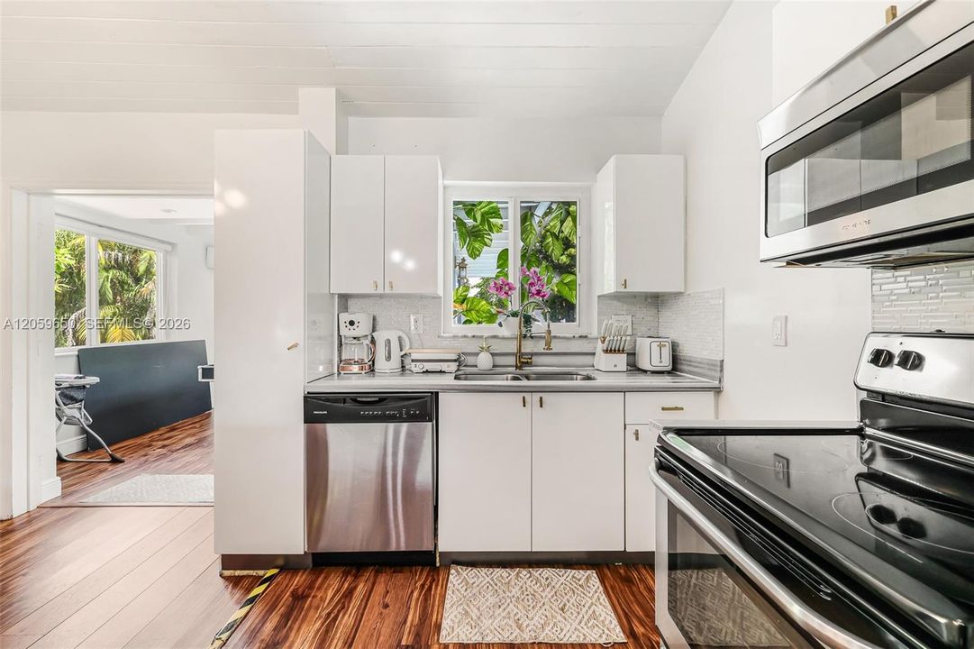 For Sale: $860,000 (4 beds, 2 baths, 1320 Square Feet)