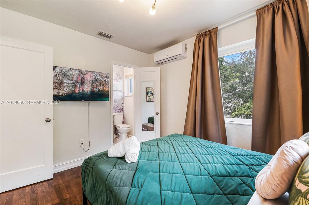 For Sale: $860,000 (4 beds, 2 baths, 1320 Square Feet)