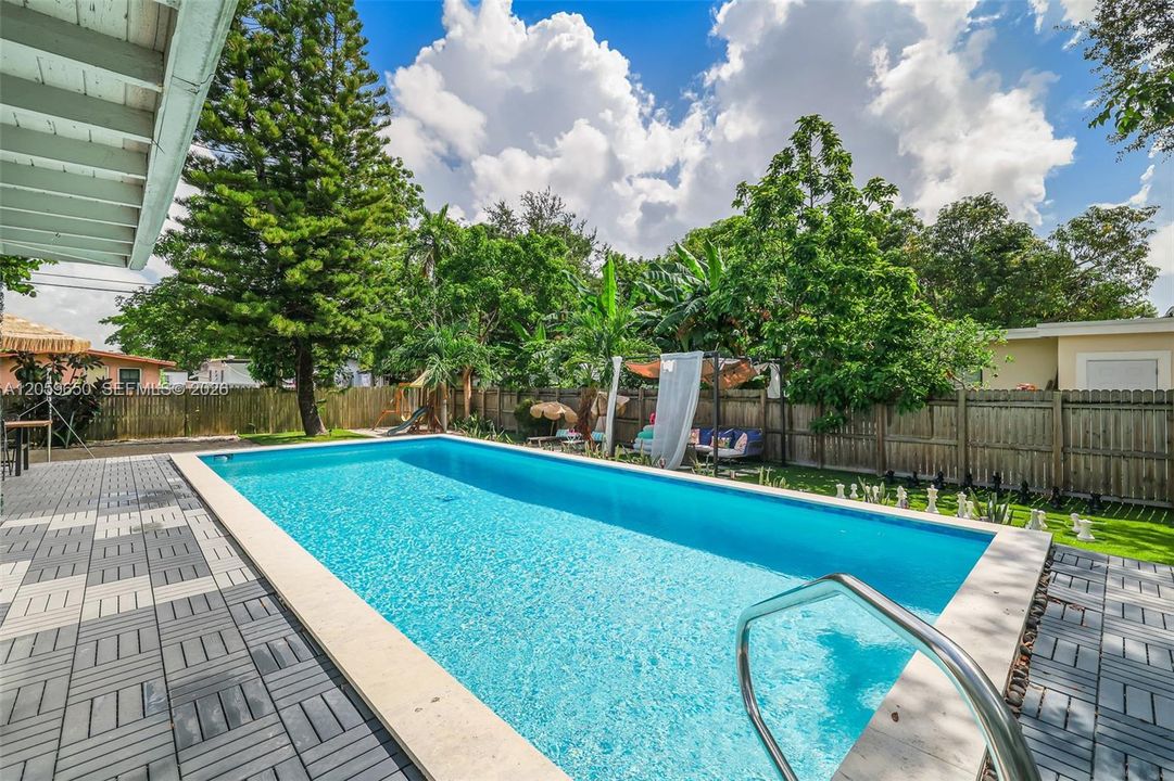 For Sale: $860,000 (4 beds, 2 baths, 1320 Square Feet)
