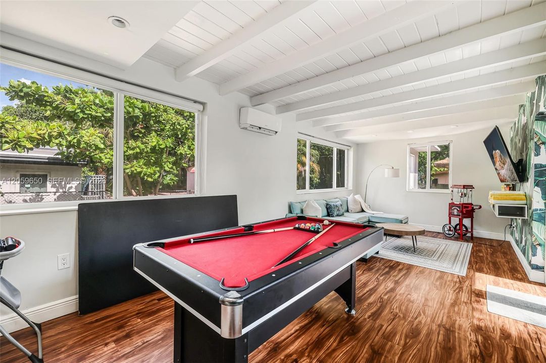 For Sale: $860,000 (4 beds, 2 baths, 1320 Square Feet)