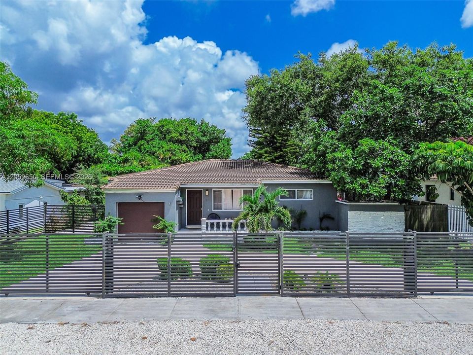 For Sale: $860,000 (4 beds, 2 baths, 1320 Square Feet)