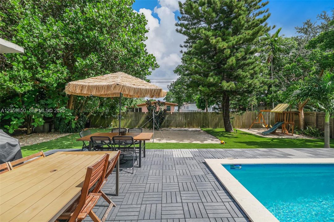 For Sale: $860,000 (4 beds, 2 baths, 1320 Square Feet)