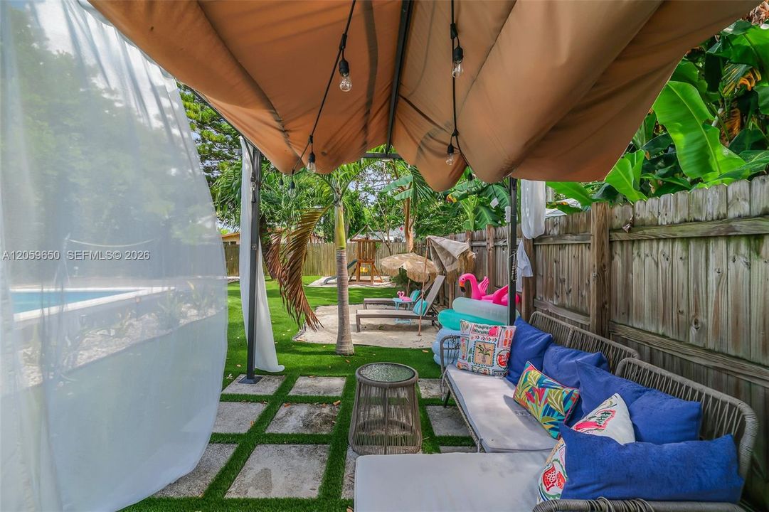 For Sale: $860,000 (4 beds, 2 baths, 1320 Square Feet)