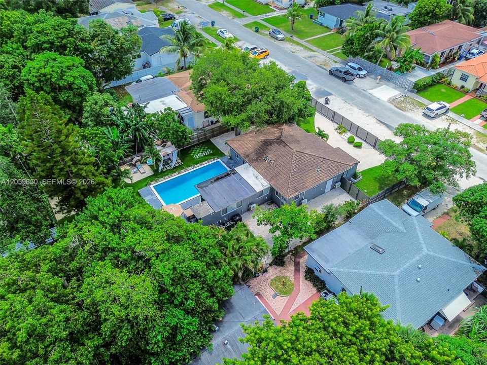 For Sale: $860,000 (4 beds, 2 baths, 1320 Square Feet)