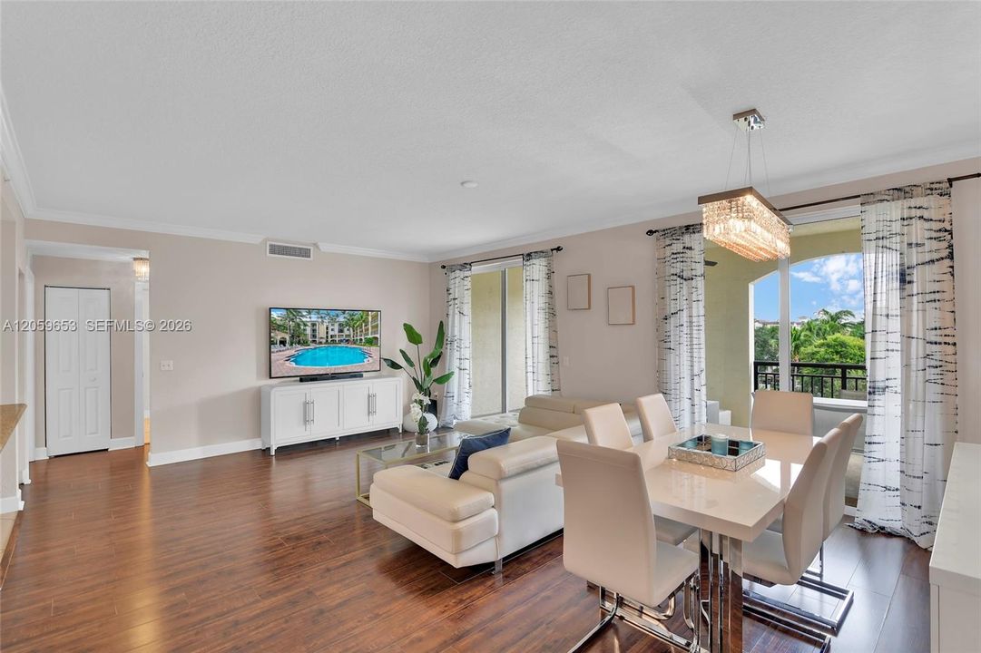 En Venta: $360,000 (3 camas, 2 baños, 1367 Pies cuadrados)