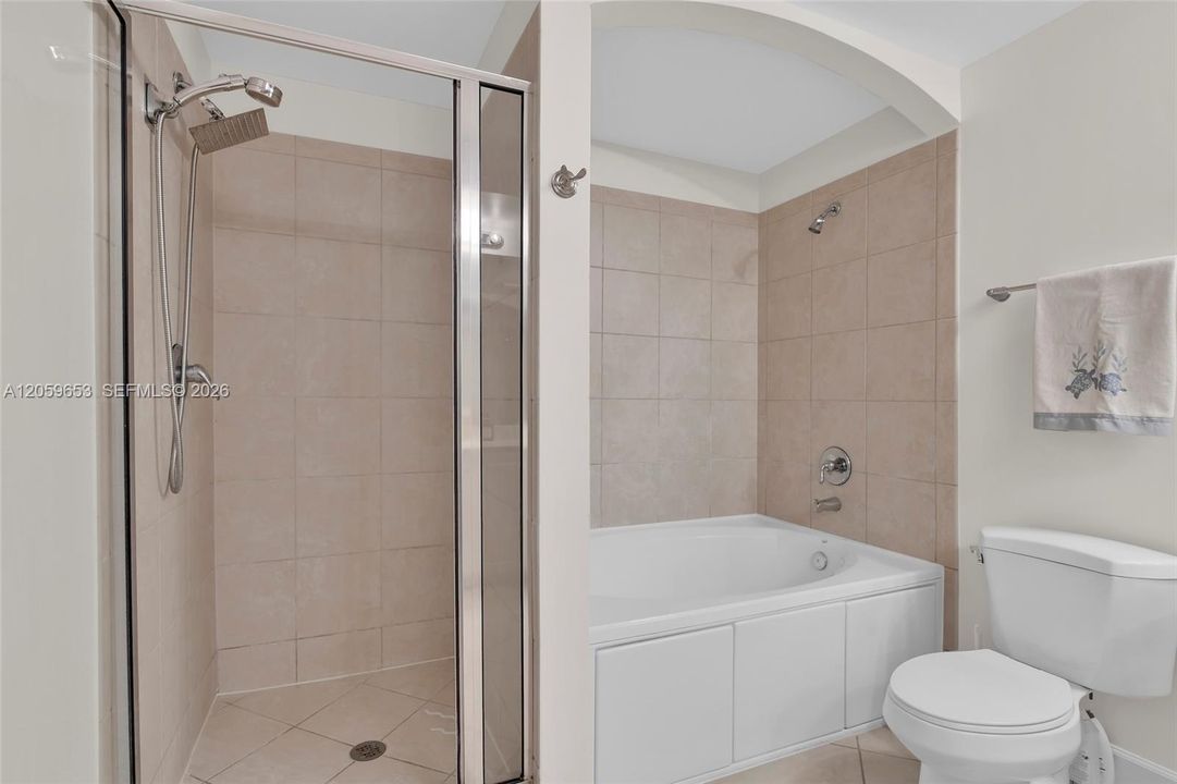 En Venta: $360,000 (3 camas, 2 baños, 1367 Pies cuadrados)