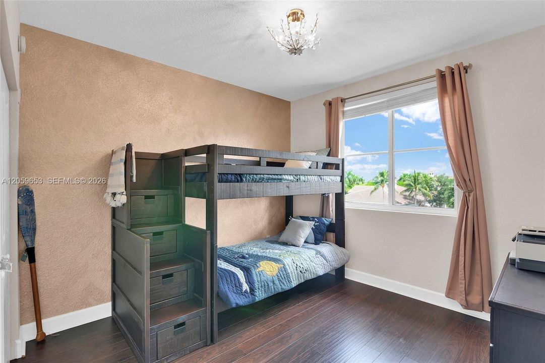 En Venta: $360,000 (3 camas, 2 baños, 1367 Pies cuadrados)