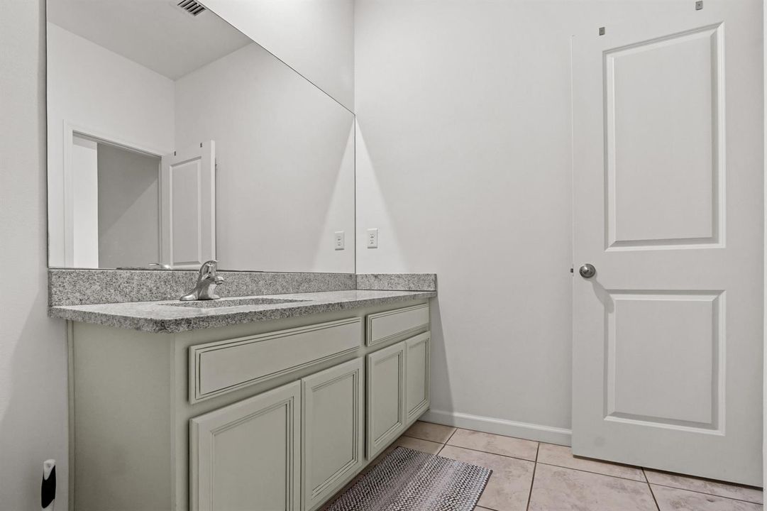 13 Bathroom 01