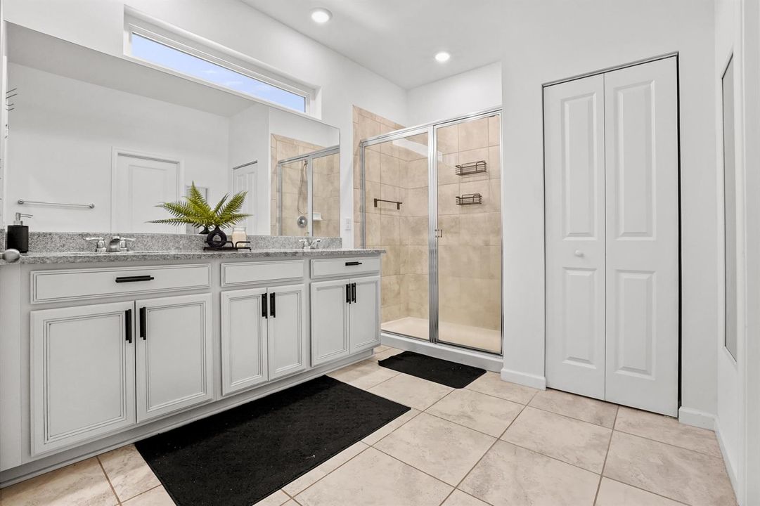 23 Bathroom 05