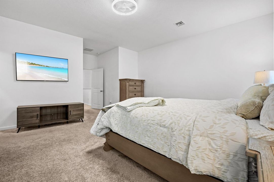 19 Bedroom 04