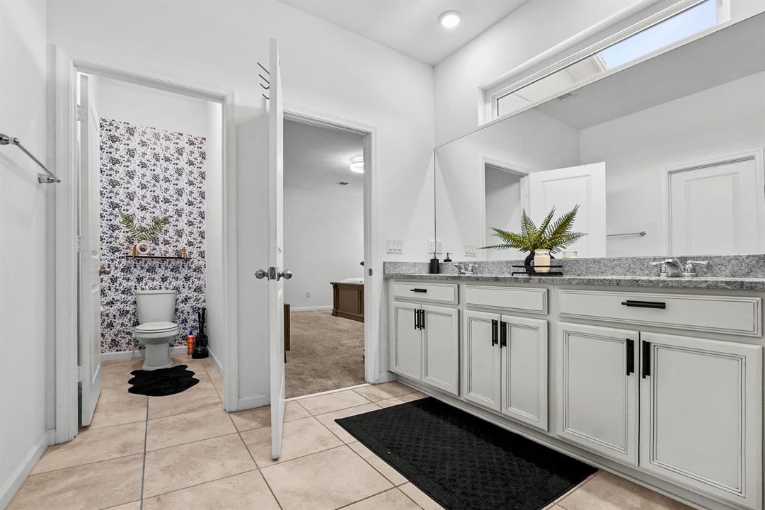 22 Bathroom 04
