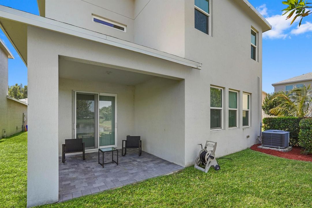 36 patio 01-grass