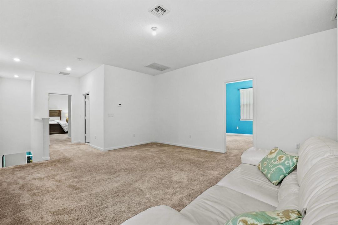 11 family room 02