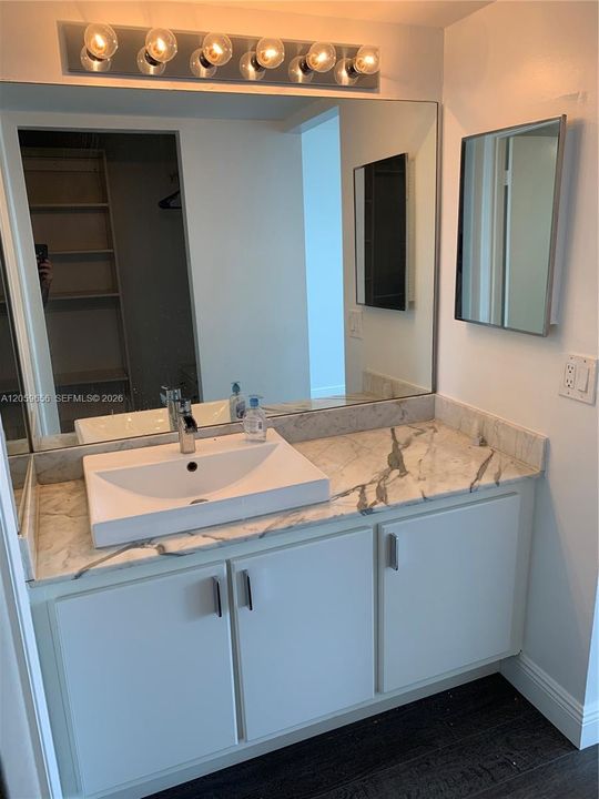 En Venta: $449,000 (2 camas, 2 baños, 990 Pies cuadrados)