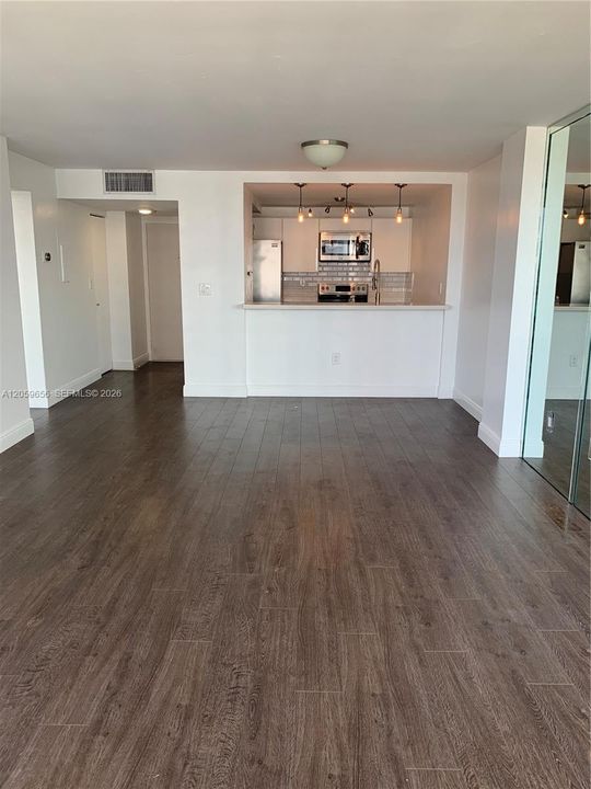 En Venta: $449,000 (2 camas, 2 baños, 990 Pies cuadrados)