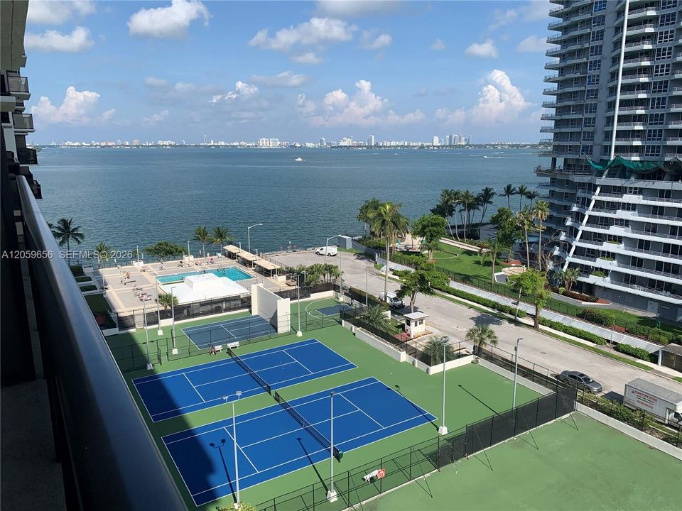 En Venta: $449,000 (2 camas, 2 baños, 990 Pies cuadrados)