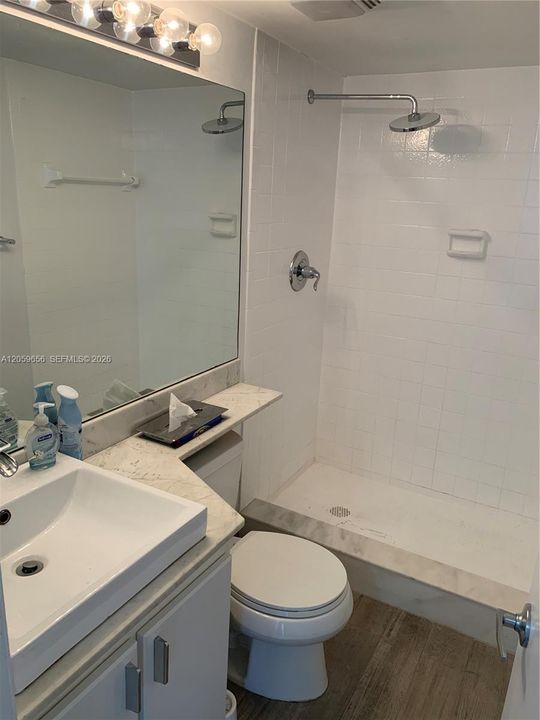 En Venta: $449,000 (2 camas, 2 baños, 990 Pies cuadrados)