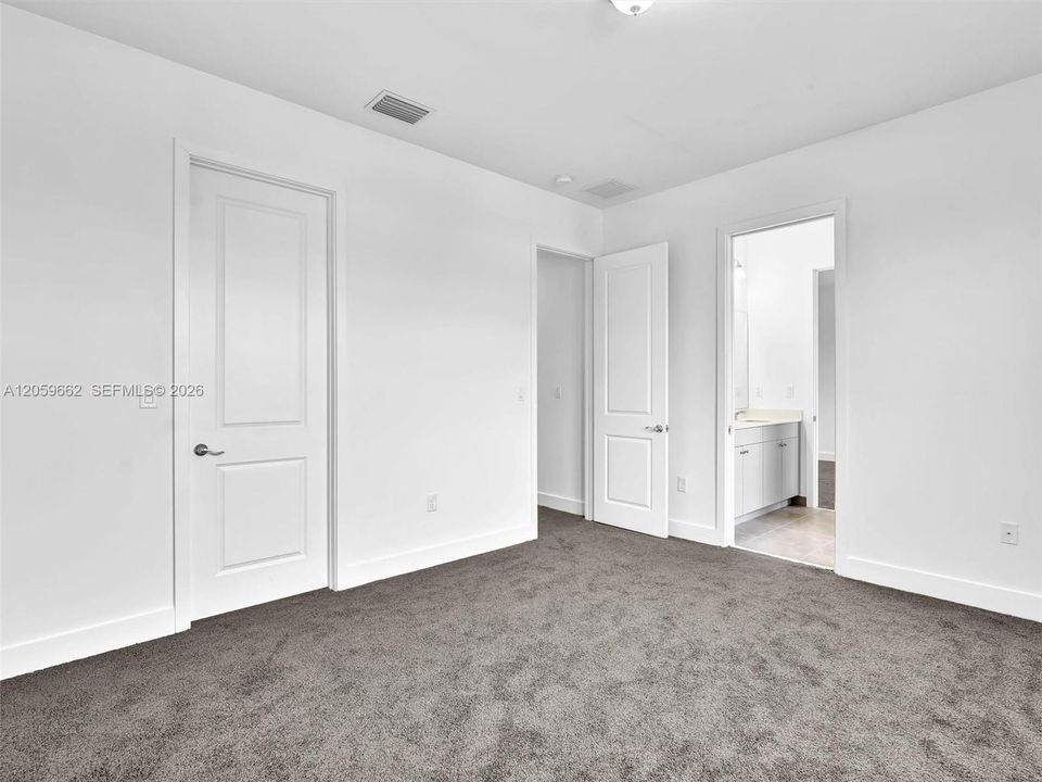 На продажу: $749,900 (5 спален, 4 ванн, 0 Квадратных фут)