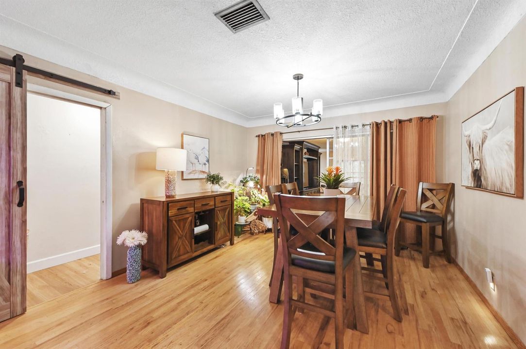 23 Dining room 03