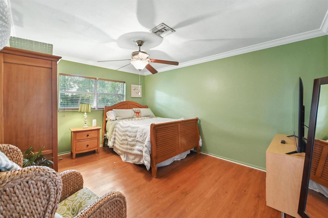 28 Bedroom 03
