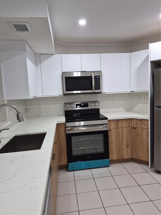 В аренду: $2,450 (2 спален, 2 ванн, 1000 Квадратных фут)
