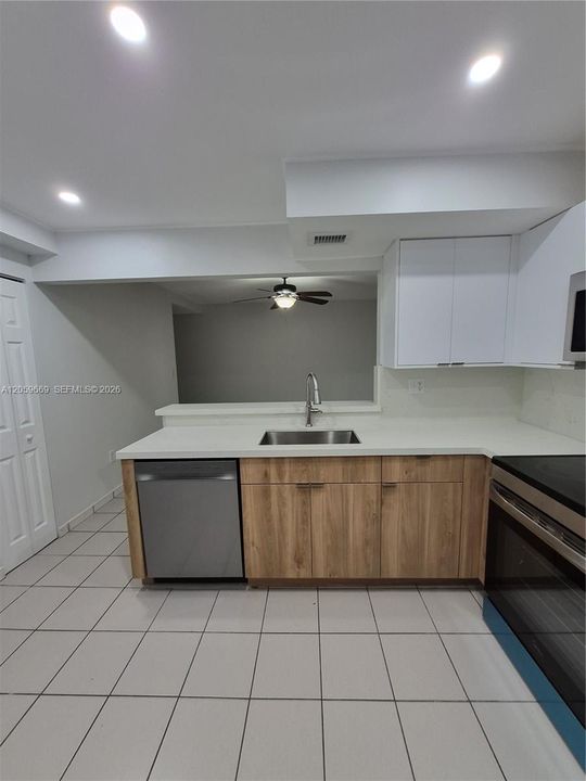 В аренду: $2,450 (2 спален, 2 ванн, 1000 Квадратных фут)