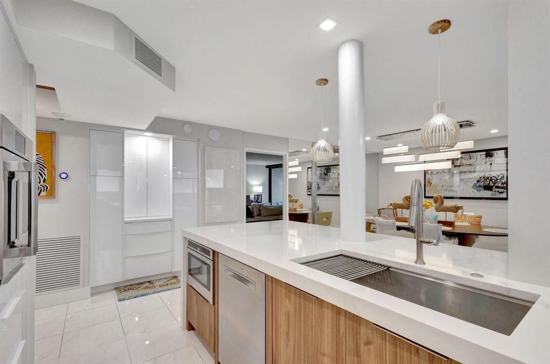 5460 N Ocean Drive 7c
