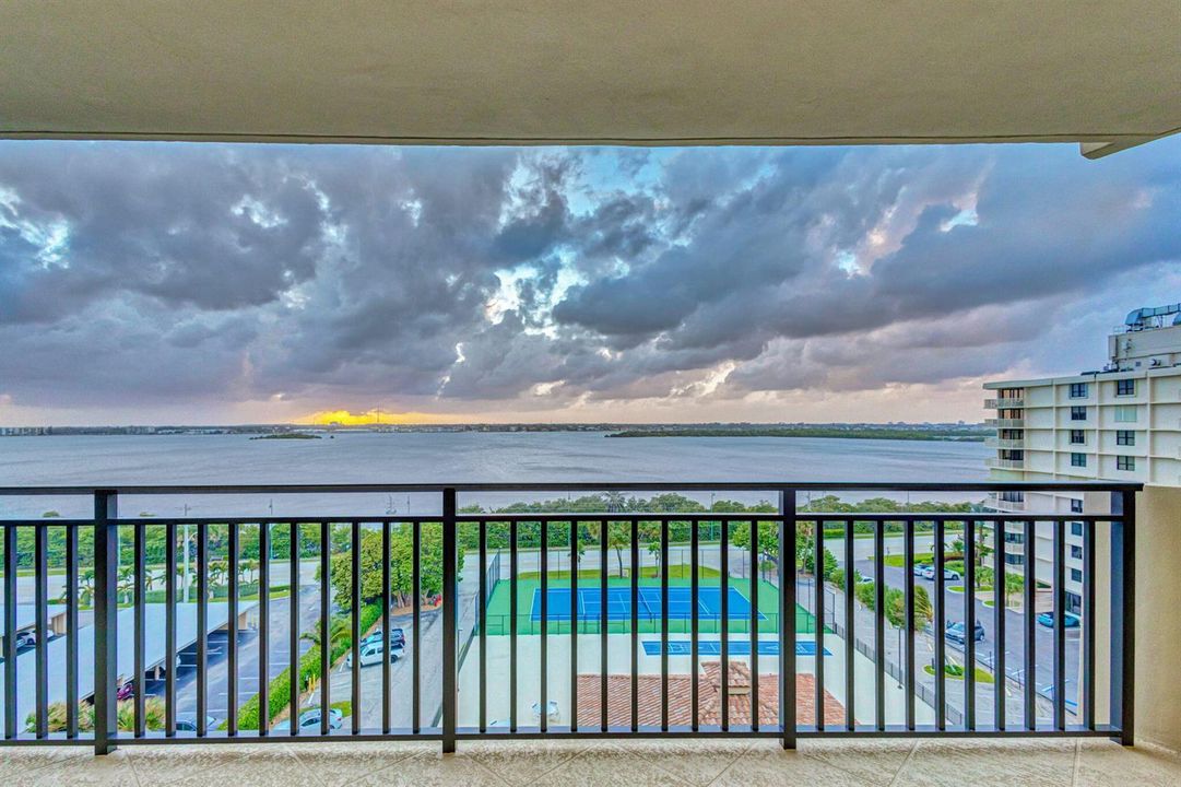 5460 N Ocean Drive 7c