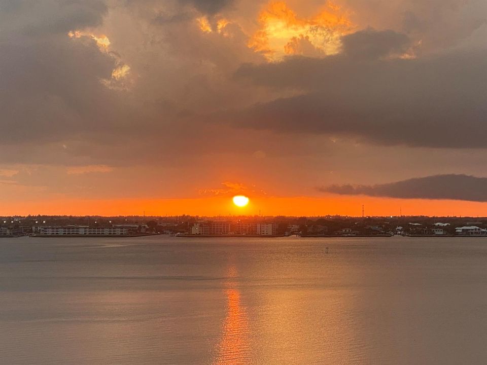 5460 N Ocean Drive 7c