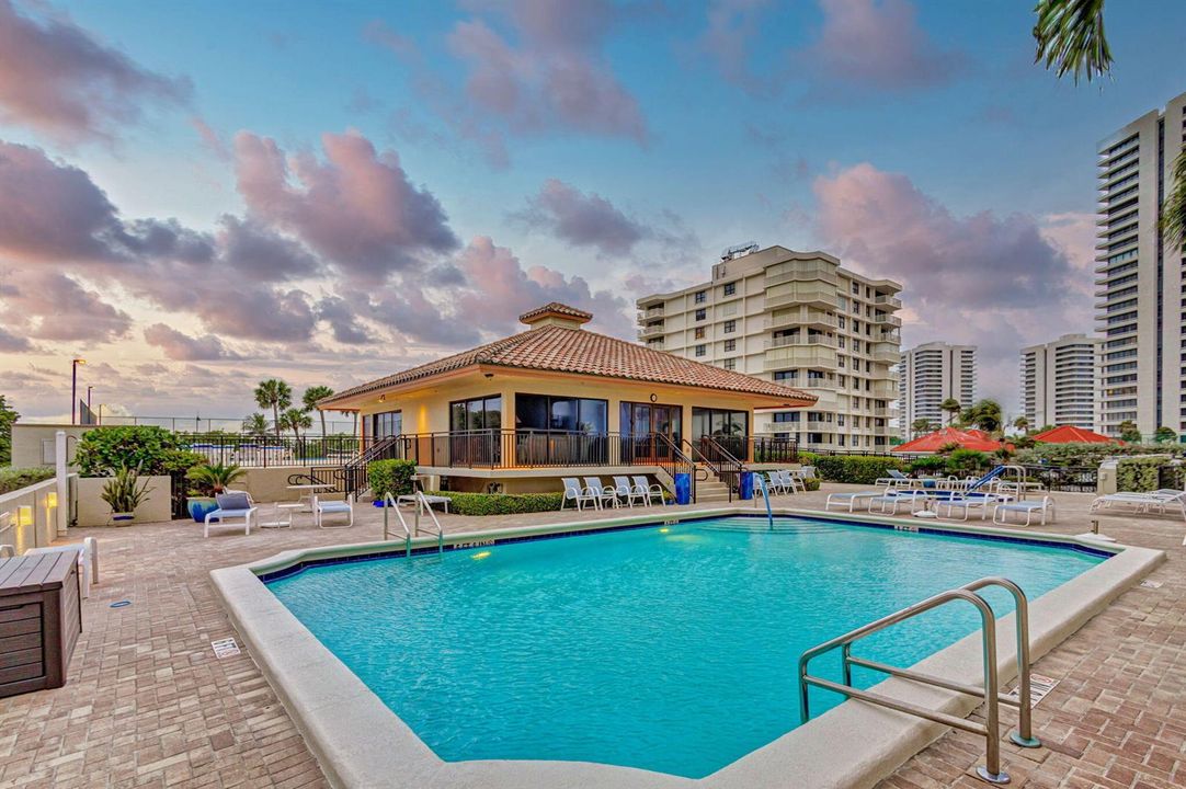 5460 N Ocean Drive 7c