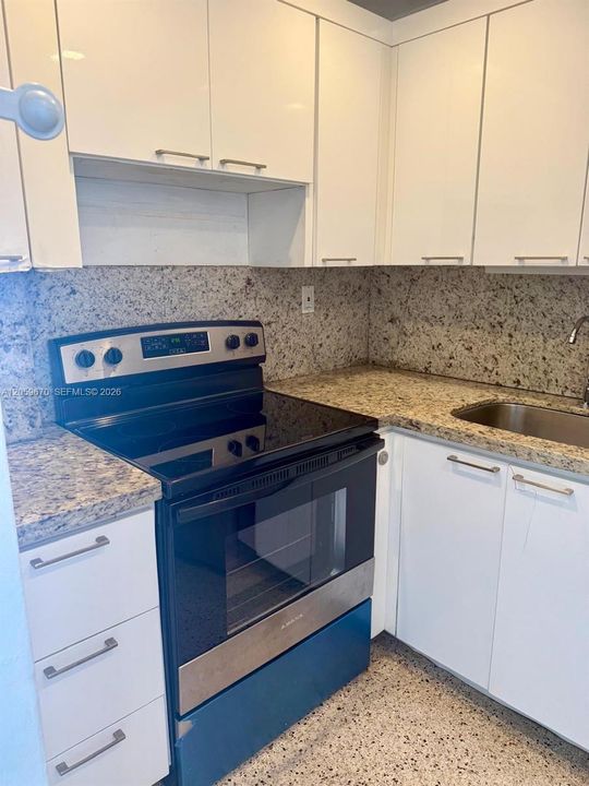 В аренду: $2,450 (2 спален, 1 ванн, 750 Квадратных фут)