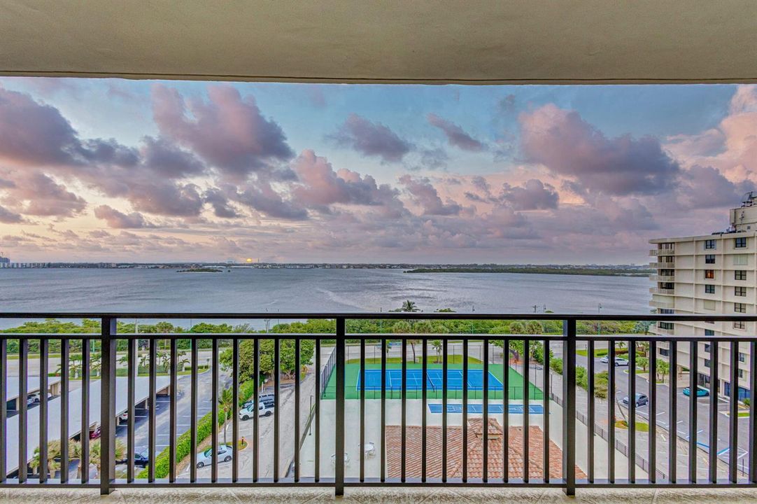 5460 N Ocean Drive 7c