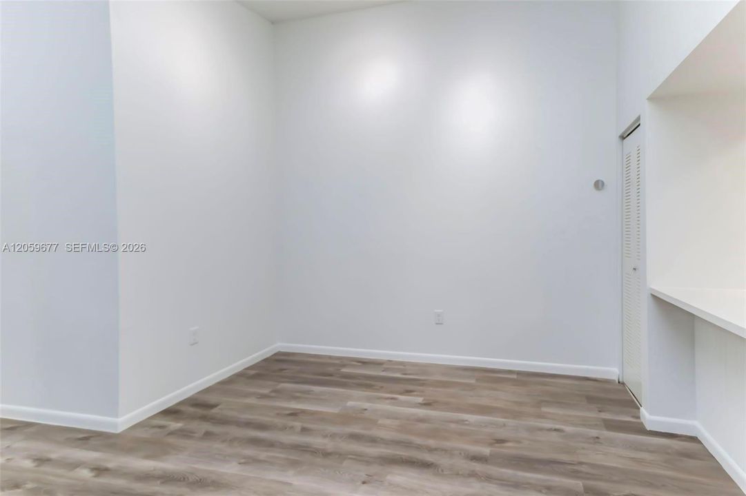 На продажу: $284,999 (2 спален, 2 ванн, 907 Квадратных фут)