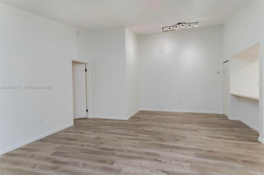На продажу: $284,999 (2 спален, 2 ванн, 907 Квадратных фут)