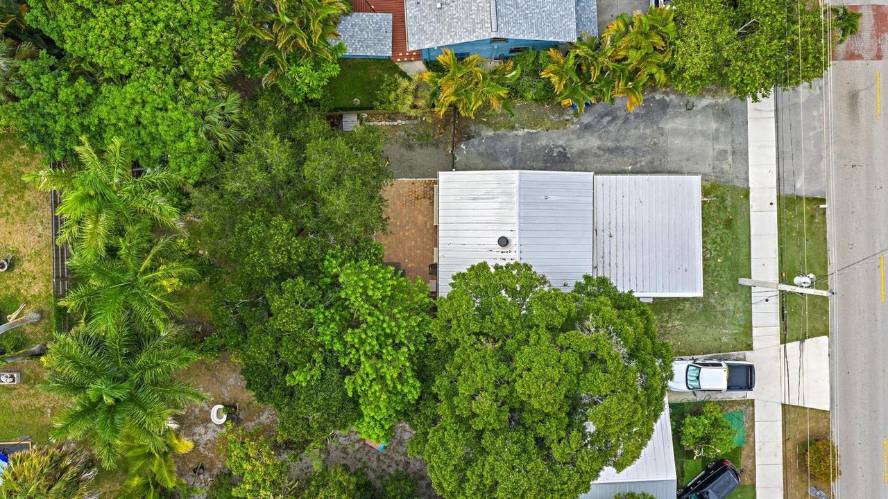 502 N Loxahatchee Dr-41