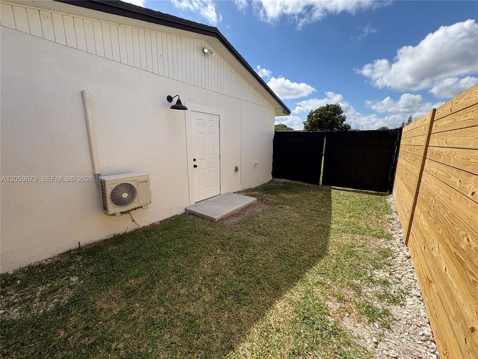 For Rent: $1,200 (0 beds, 1 baths, 350 Square Feet)
