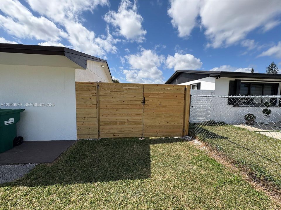 For Rent: $1,200 (0 beds, 1 baths, 350 Square Feet)
