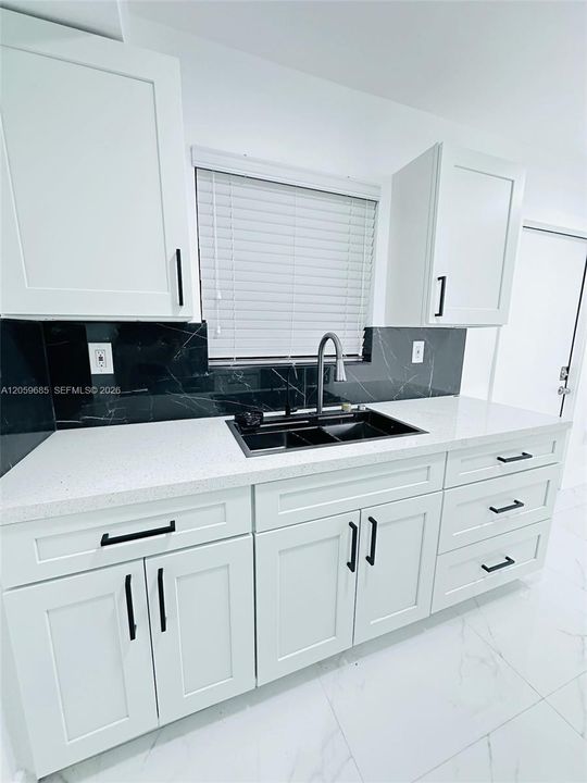 For Rent: $2,100 (2 beds, 1 baths, 6090 Square Feet)