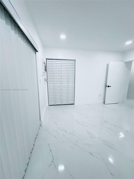 For Rent: $2,100 (2 beds, 1 baths, 6090 Square Feet)