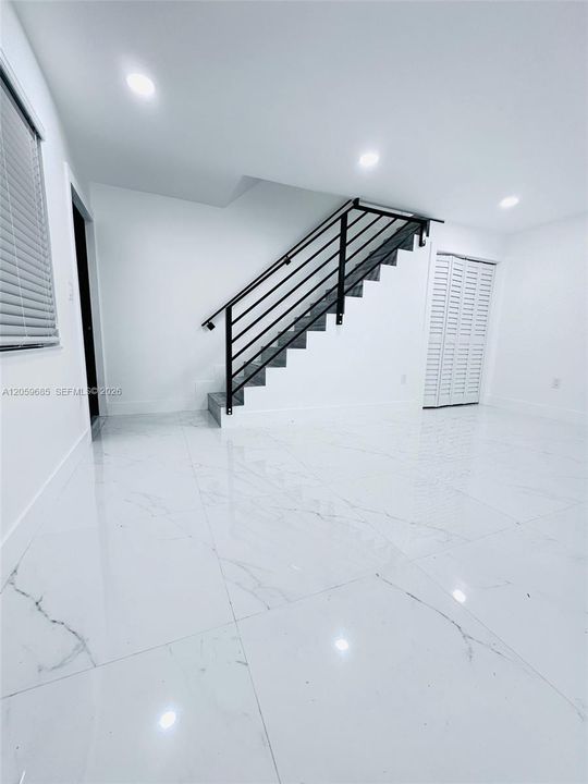 For Rent: $2,100 (2 beds, 1 baths, 6090 Square Feet)