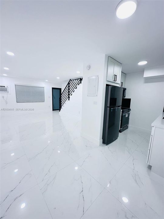 For Rent: $2,100 (2 beds, 1 baths, 6090 Square Feet)