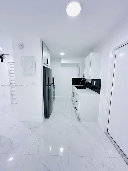 For Rent: $2,100 (2 beds, 1 baths, 6090 Square Feet)